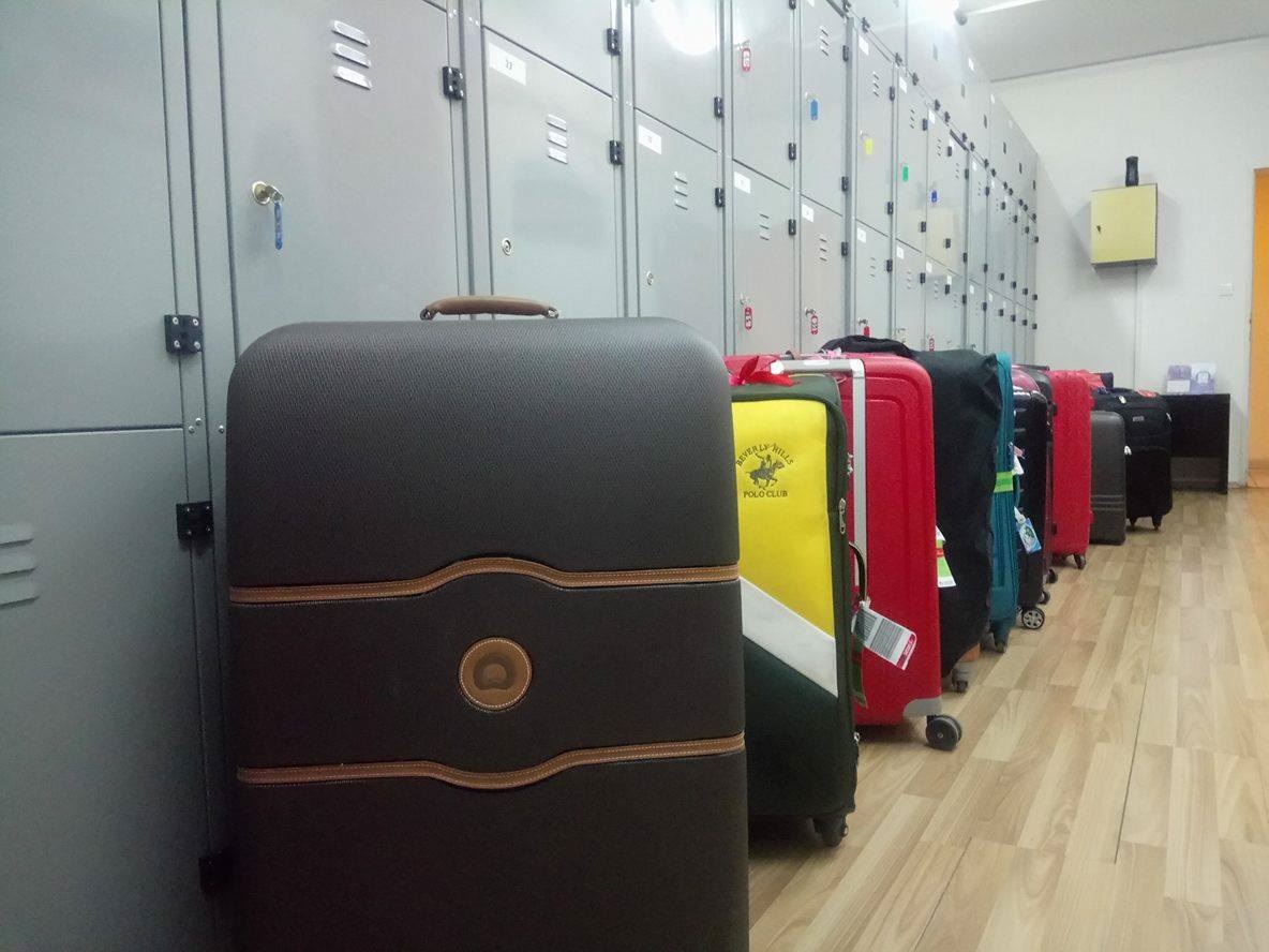 LEAVE YOUR LUGGAGE Your Athens Guide